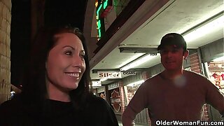 Vegas milf fucked in tourist house